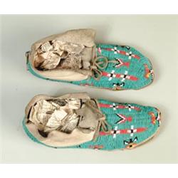 PAIR OF NORTHERN ARAPAHO BEADED MOCCASINS…