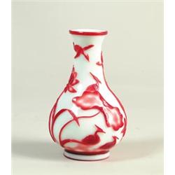 RED AND WHITE PEKING OVERLAY GLASS VASE…