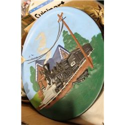 BOX OF CERAMIC DECORATIVE PLATES