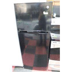 GE APARTMENT SIZE FRIDGE
