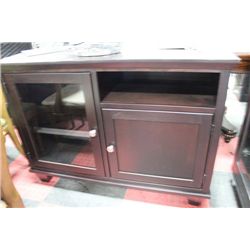 SHOWHOME WOOD TV ENTERTAINMENT STAND