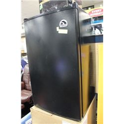 IGLOO APARTMENT SIZE FRIDGE 4.6 CUBIC FT.