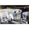 Image 1 : PROFESSIONAL KITCHEN MACHINE W STAND MIXER AND