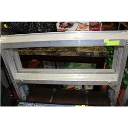 ALUMINUM 2-STEP SAW HORSE