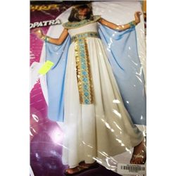 HALLOWEEN COSTUME ON CHOICE: CLEOPATRA