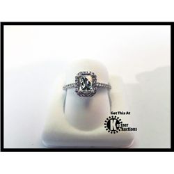 135-13632:18K WHITE GOLD DIAMOND RING