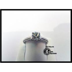 135-14223:18K WHITE GOLD DIAMOND RING