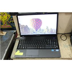 15.6" SAMSUNG ULTRABOOK INTEL CORE i3/8GB RAM