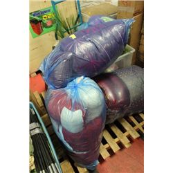PALLET OF SHOWHOME BEDDING/PILLOWS/DECORATIONS ETC