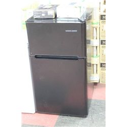 3.3 CU.FT BLACK AND DECKER FRIDGE WITH FREEZER