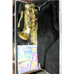 SAXOPHONE W CASE