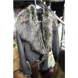 MID LENGTH DESIGNER FAUX FUR WINTER JACKET SZ M