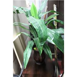 SHOWHOME ARTIFICIAL PLANT W VASE