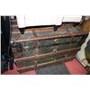 Image 1 : ANTIQUE TRUNK WITH CONTENTS