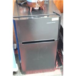 BLACK AND DECKER MINI FRIDGE