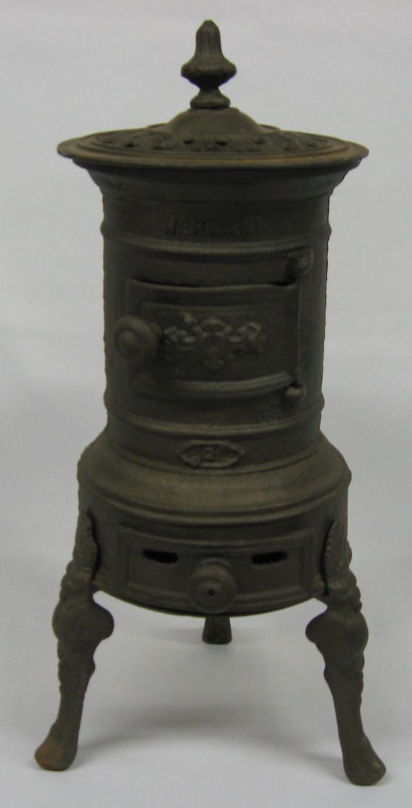Estate 1960's Spanish Hernani Cast Iron Stove
