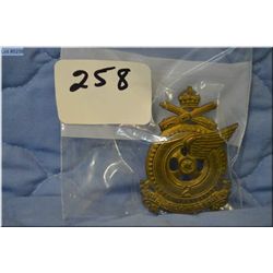 Canadian Cap Badge World War II to the 2nd Dragoons [ nice condition ]