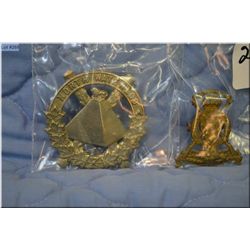 Lot of Two Canadian Cap Badges  ; To the Regiment de Quebec [ scarce badge ] - To the North Waterloo