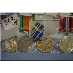 Lot of Four Medals : British Medal 1939 - 1945 Victory Medal - Can Medal WWII Over Seas Volunteer - 