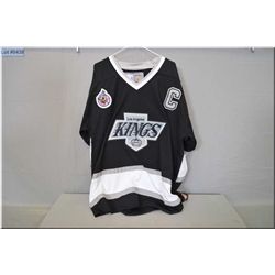 Wayne Gretzky Autographed Los Angelos Kings [ c/w certificate, Heros of Hockey, Vintage ]