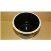 Image 2 : Primitive salt glaze 2 gallon crock