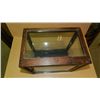 Image 3 : Primitive table top display case
