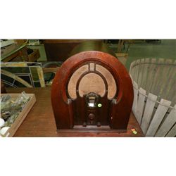 Antique Philco table top radio