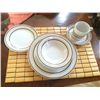Image 1 : Bella Luciner 8 Place Settings of Dinnerware