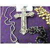 Image 2 : 13 ASSORTED RELIGIOUS NECKLACES & ROSARYS