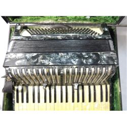 VINTAGE SANTELLI ACCORDION