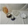 Image 2 : LOT 4 DECORATIVE GLASSWARE