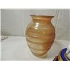 Image 3 : LOT 4 DECORATIVE GLASSWARE