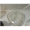 Image 5 : LOT 4 DECORATIVE GLASSWARE