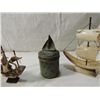 Image 3 : LOT 3 COLLECTIBLE SHIP FIGURES