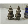 Image 2 : LOT 2 VINTAGE SALT & PEPPER SHAKERS