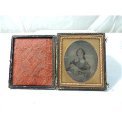 SMALL TINTYPE ANTIQUE PHOTO IN FRAME