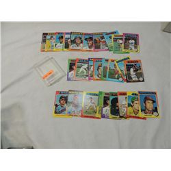 LOT 30 1975 TOPPS BASEBALL PLAYER CARDS