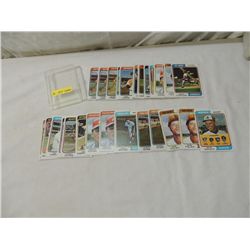 LOT 30 1974 TOPPS BASEBALL PLAYER CARDS