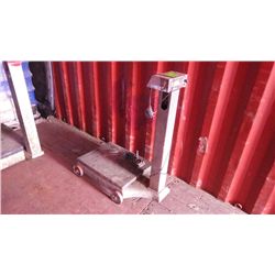 Scale with electronic head