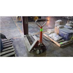 Pallet jack - doesn't lift