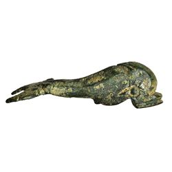 Aplique en forma de delfín. Siglos I-III d.C. Bronce. Romano provincial. Longitud  5,1 cm.