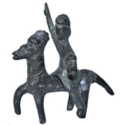 Estatuilla de héroe  jinete tracio. Siglos II-III d.C. Bronce fundido completo. Provincial romano. A