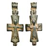 Image 1 : Cruz relicario. Siglo X-XI d.C. Bronce. Altura 5,7 cm. Formado por dos piezas articuladas con la rep