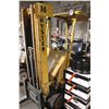 Image 2 : HYSTER 3 STAGE PROPANE FORKLIFT