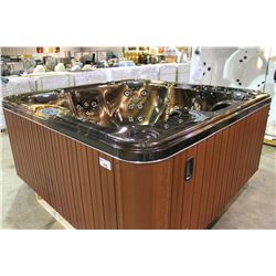 CAL SPAS CONNECT LOUNGER HOT TUB, 8'X8' PREFERRED MAHOGANY CABINET WITH AZURA INTERIOR C/W