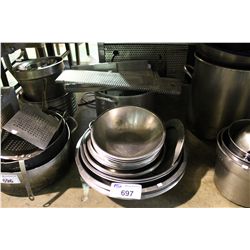 LOT OF MIXING BOWLS AND POTS