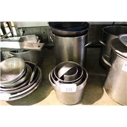 LOT OF MIXING BOWLS AND POTS