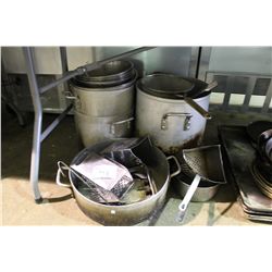 LOT OF COOKING POTS AND BOWLS