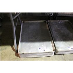 LOT OF BAKING TRAYS