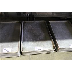 LOT OF BAKING TRAYS